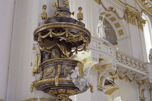 Kanzel aus Stuckmarmor am Vierungspfeiler (1781), Klosterkirche Wiblingen
