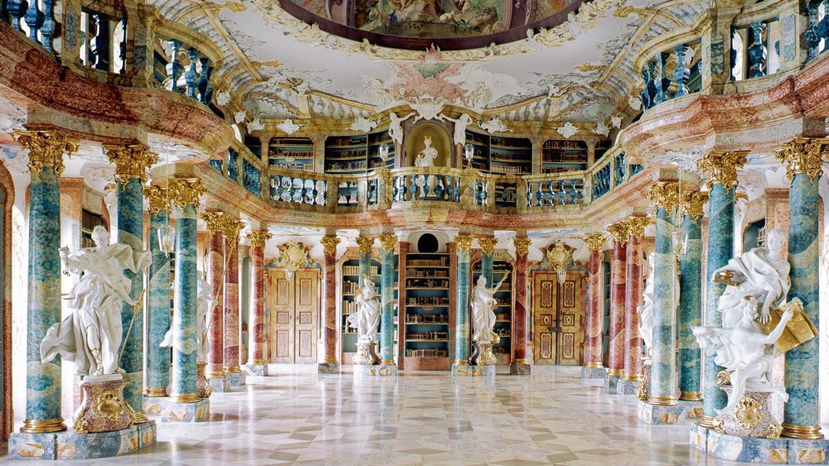 Blick in den Bibliothekssaal von Kloster Wiblingen