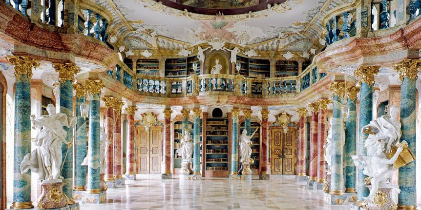 Blick in den Bibliothekssaal von Kloster Wiblingen