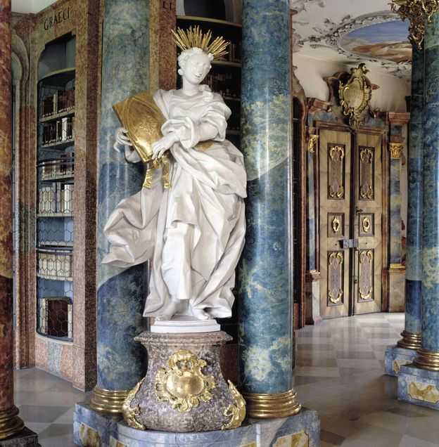 Kloster Wiblingen, Statue im Bibliothekssaal