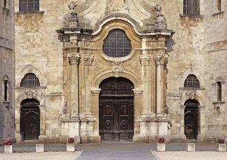 Eingang zur Klosterkirche im Westportal